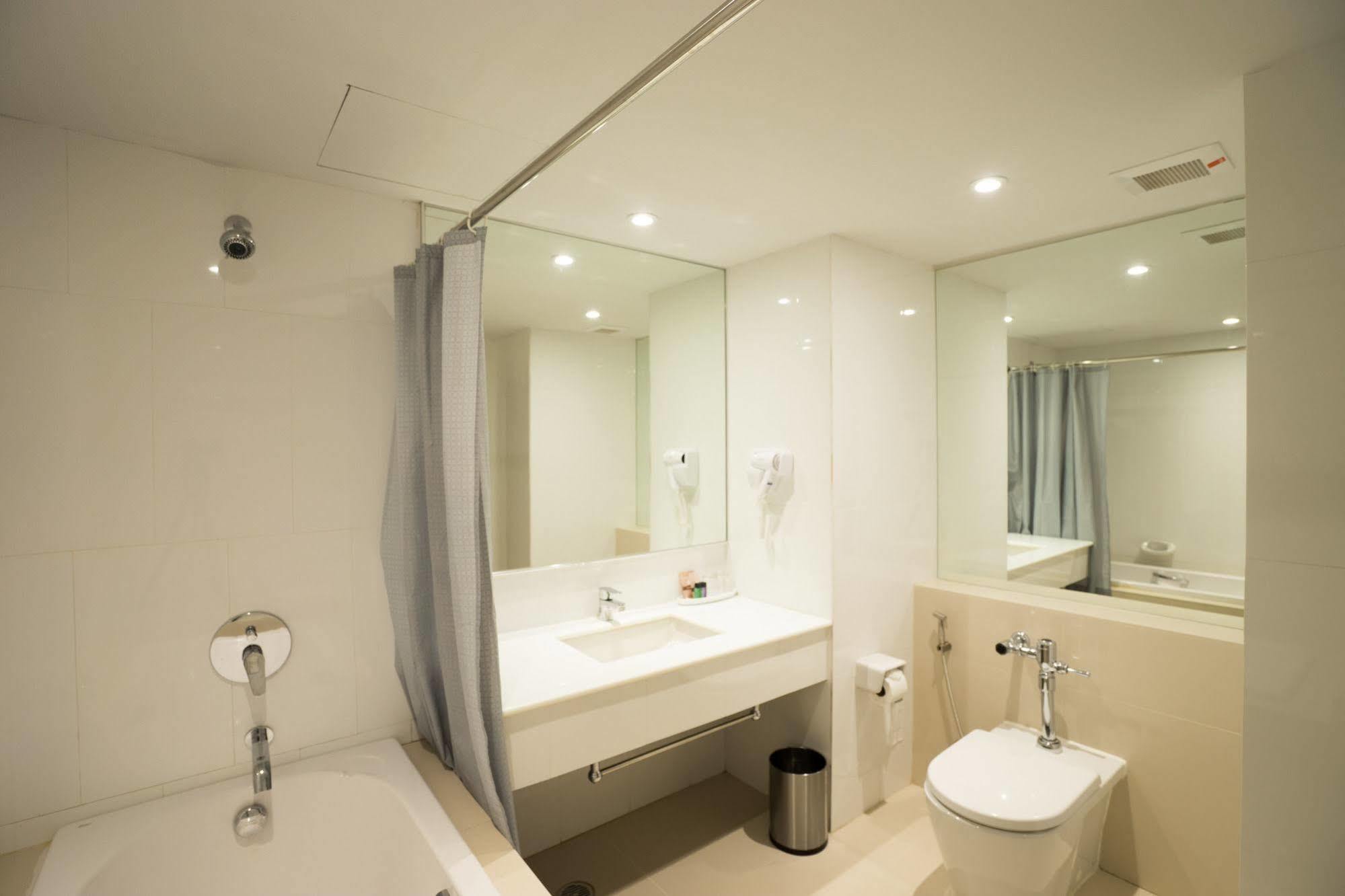 New Season Square Hotel Hat Yai Exteriör bild
