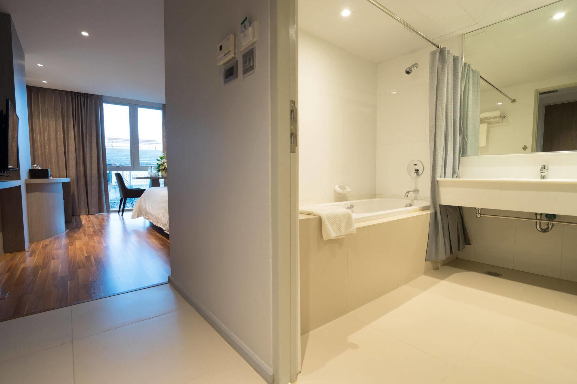 New Season Square Hotel Hat Yai Exteriör bild