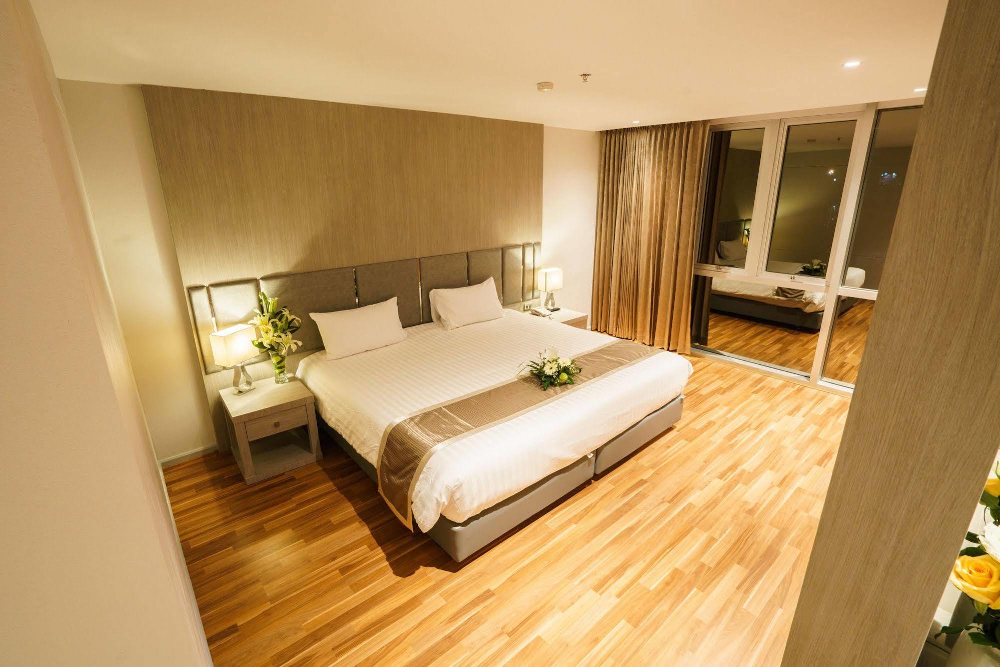 New Season Square Hotel Hat Yai Exteriör bild