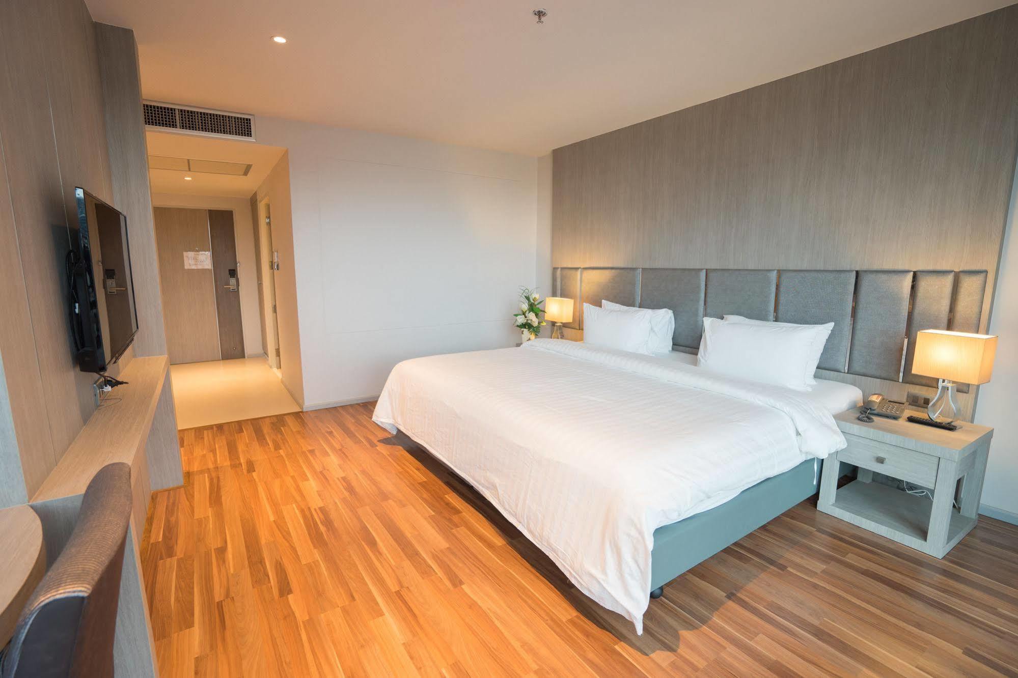 New Season Square Hotel Hat Yai Exteriör bild