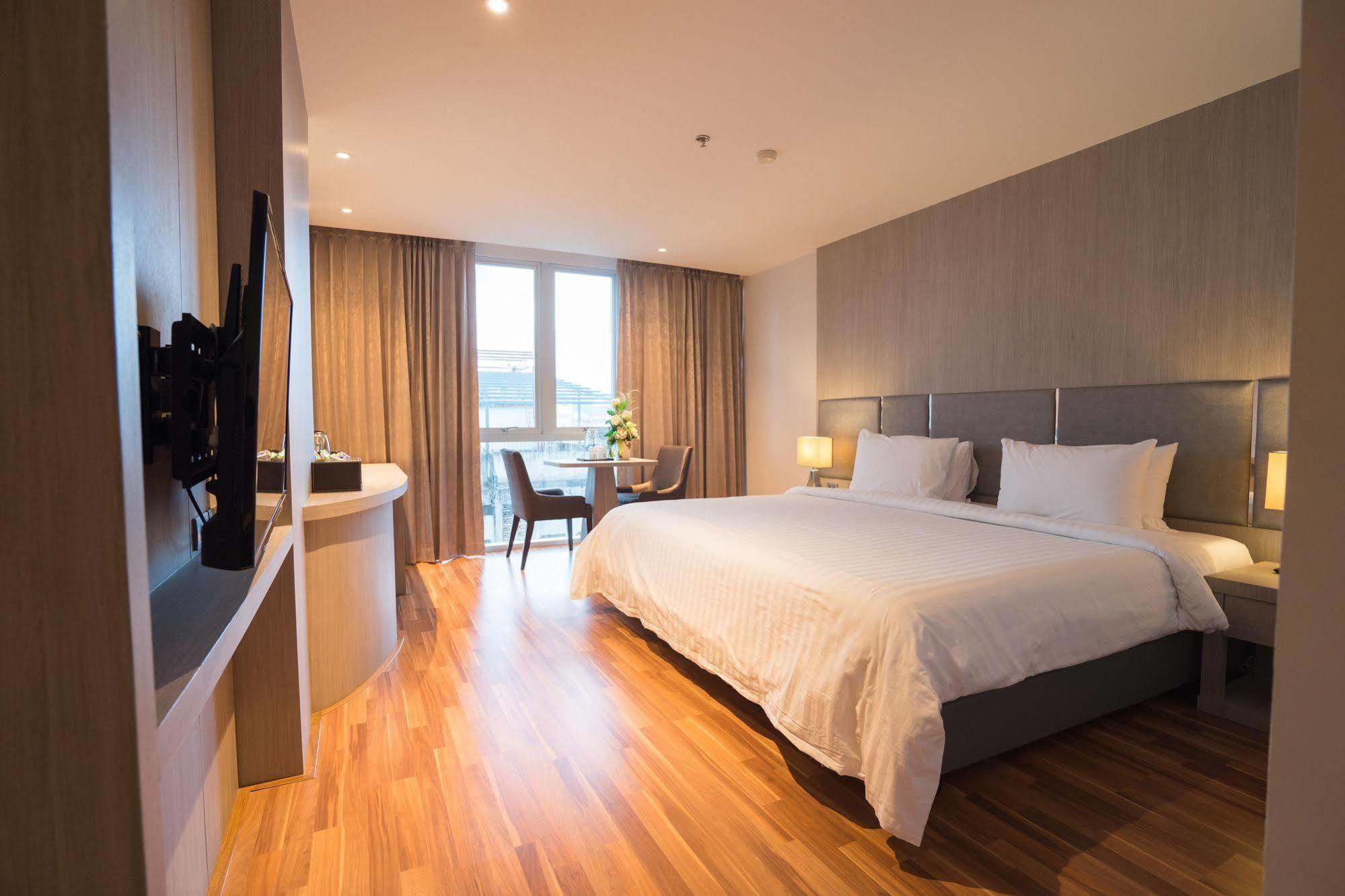 New Season Square Hotel Hat Yai Exteriör bild